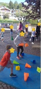 giochi in cortile con coni